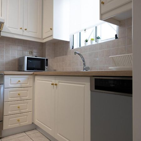 Spacious Apartment Close To The Sea And The City Center Афины Экстерьер фото