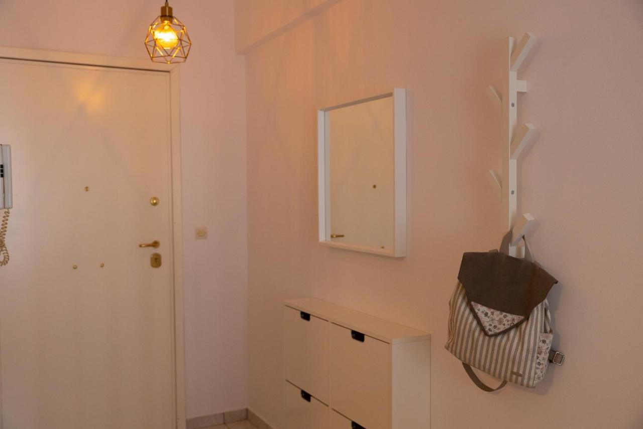 Spacious Apartment Close To The Sea And The City Center Афины Экстерьер фото